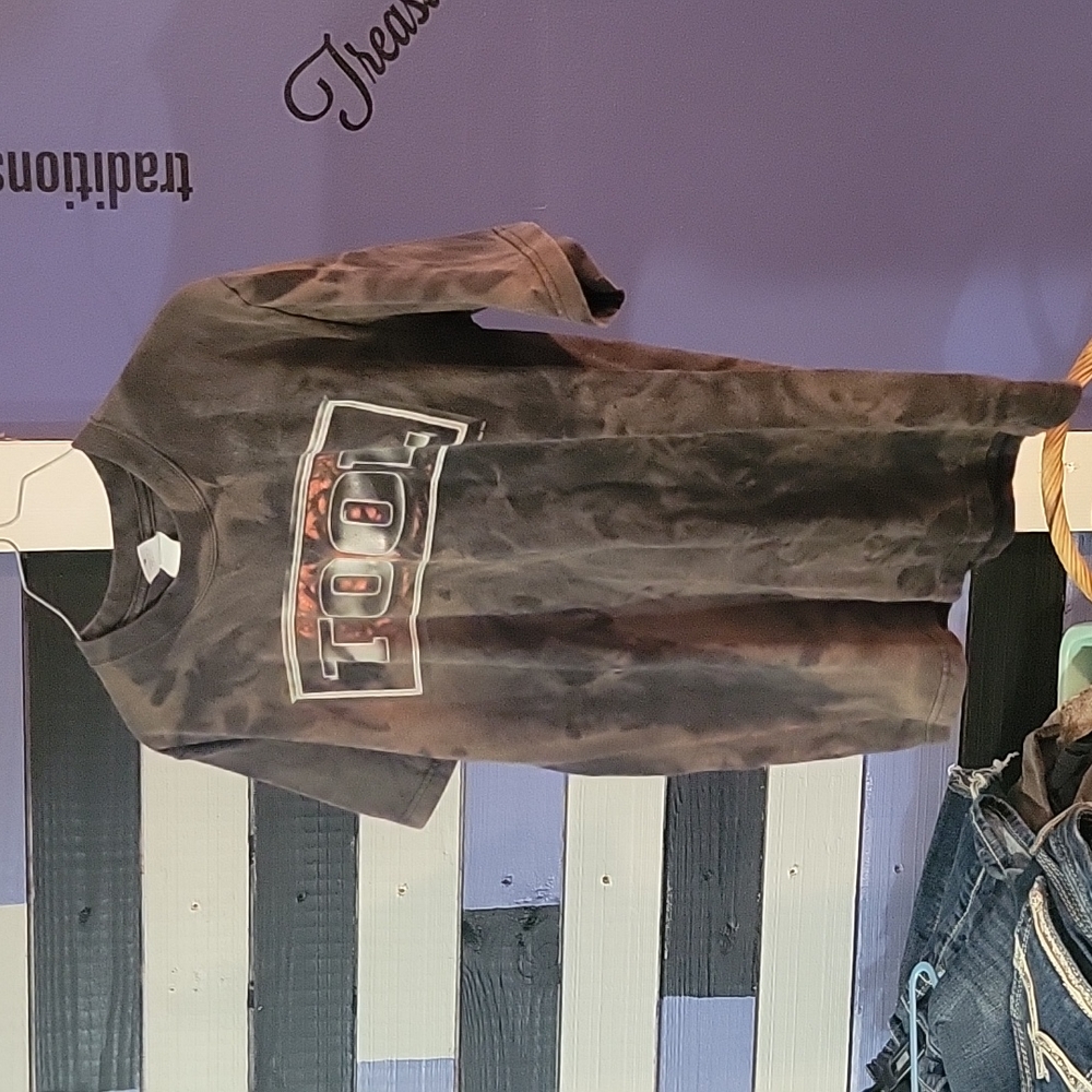 Another Vintage Tool Pill Brain rock band t-shirt. Small but fits like medium.